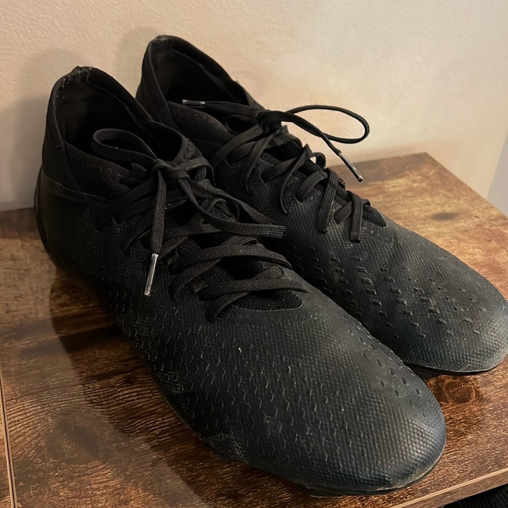 Men’s size 9 1/2 Adidas predator soccer cleats